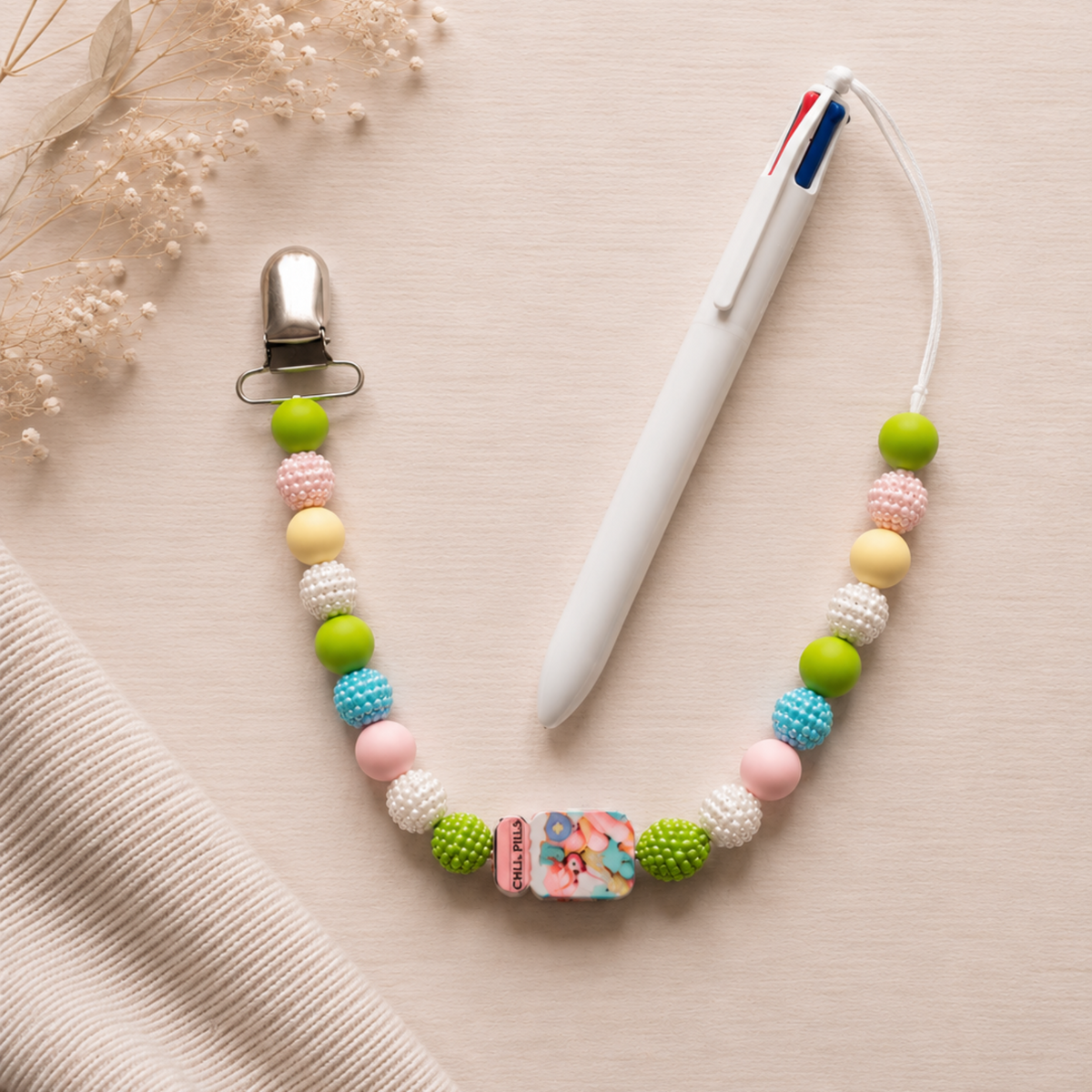 Attache-stylo prêt à l'emploi 🖊️