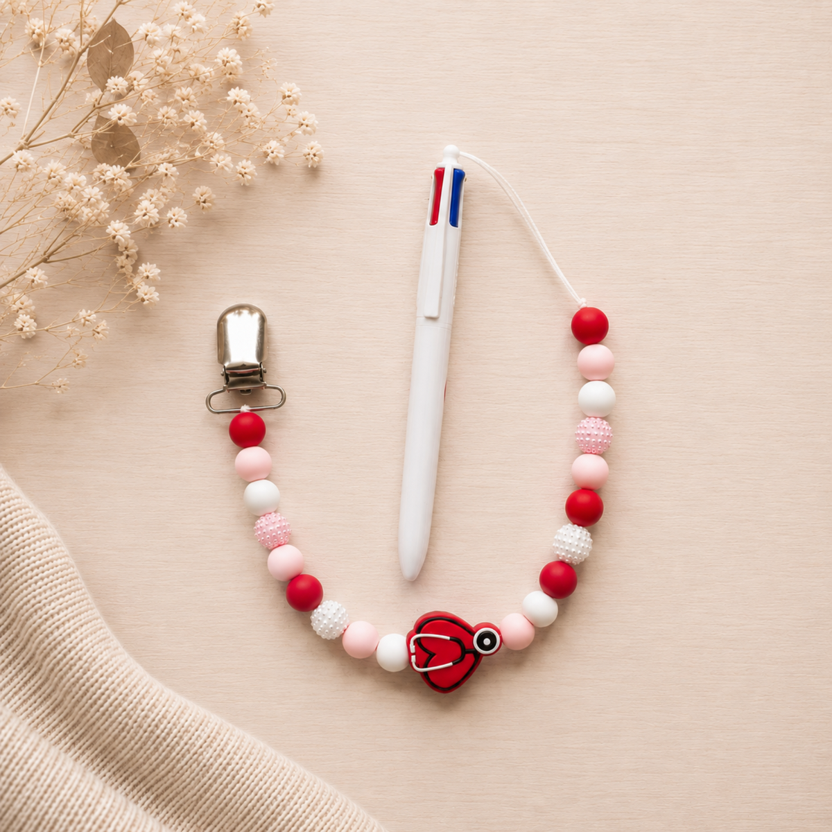 Attache-stylo prêt à l'emploi 🖊️